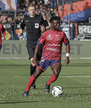 Le défenseur ghanéen Alidu Seidu expulsé lors de la victoire du Clermont Foot sur Angers