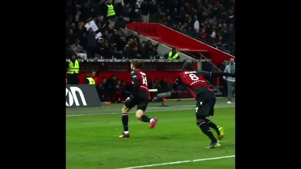 YouTube: Brahimi : le plus beau mais de la saison en Ligue 1 !